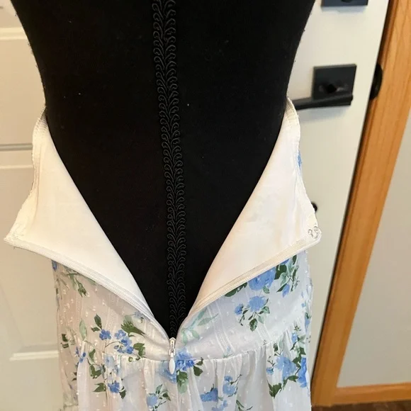 Women’s white and blue floral peasant boho tiered ruffle pull on skirt. Medium - Picture 5 of 15